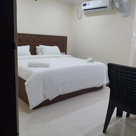 Cnr Residency 호텔 Madanapalle 외부 사진