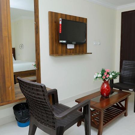 Cnr Residency 호텔 Madanapalle 외부 사진