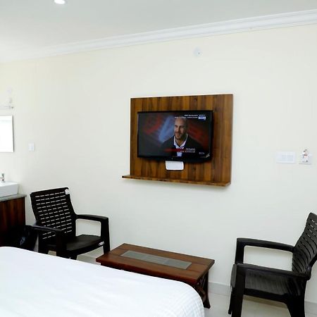 Cnr Residency 호텔 Madanapalle 외부 사진