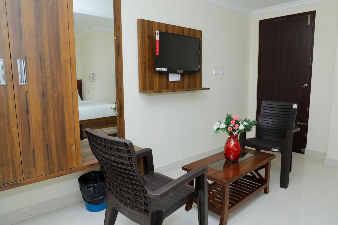 Cnr Residency 호텔 Madanapalle 외부 사진