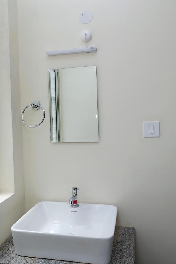 Cnr Residency 호텔 Madanapalle 외부 사진