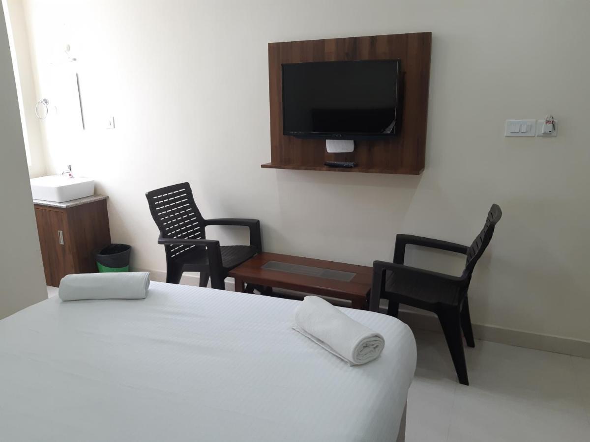 Cnr Residency 호텔 Madanapalle 외부 사진