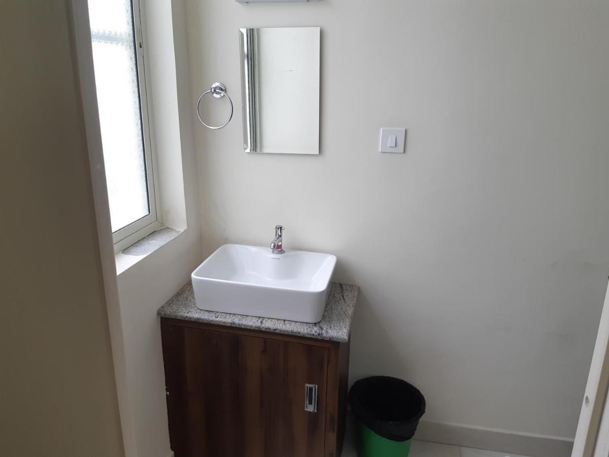 Cnr Residency 호텔 Madanapalle 외부 사진