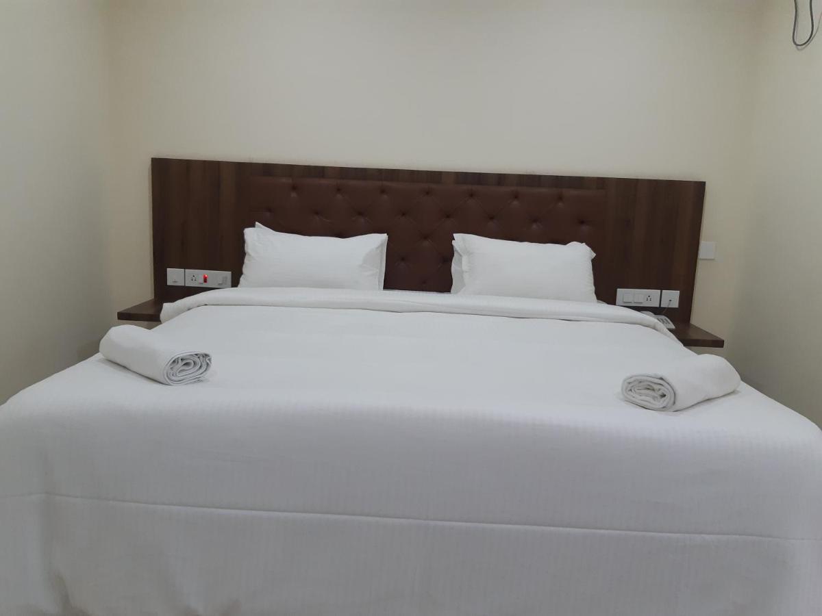 Cnr Residency 호텔 Madanapalle 외부 사진