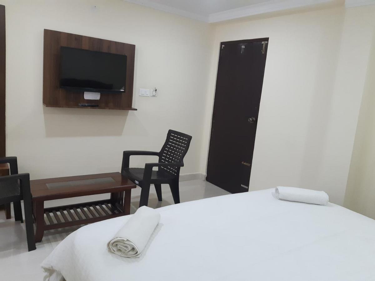 Cnr Residency 호텔 Madanapalle 외부 사진