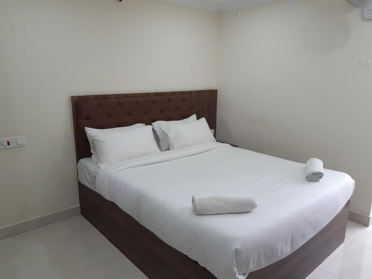 Cnr Residency 호텔 Madanapalle 외부 사진