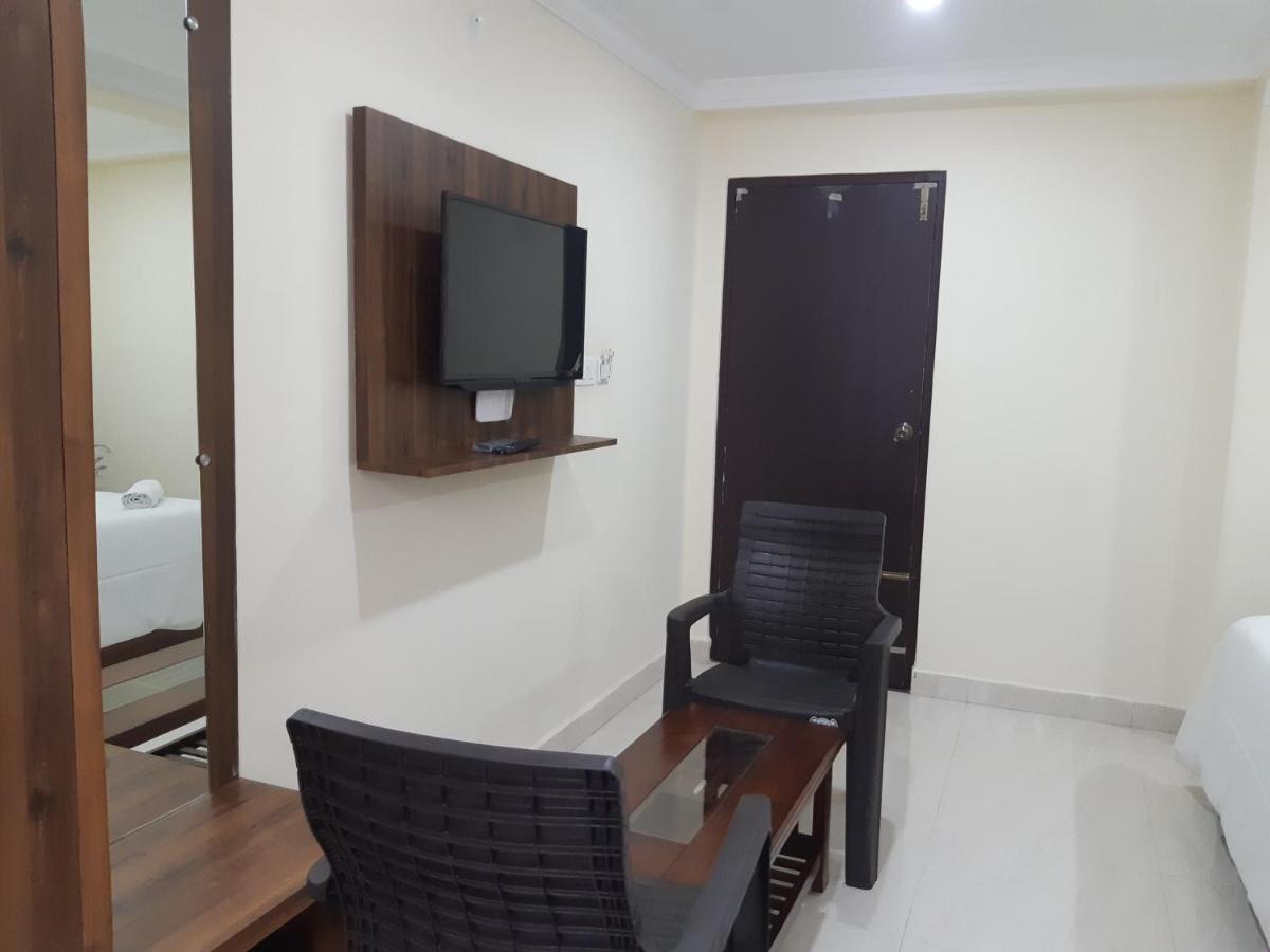 Cnr Residency 호텔 Madanapalle 외부 사진