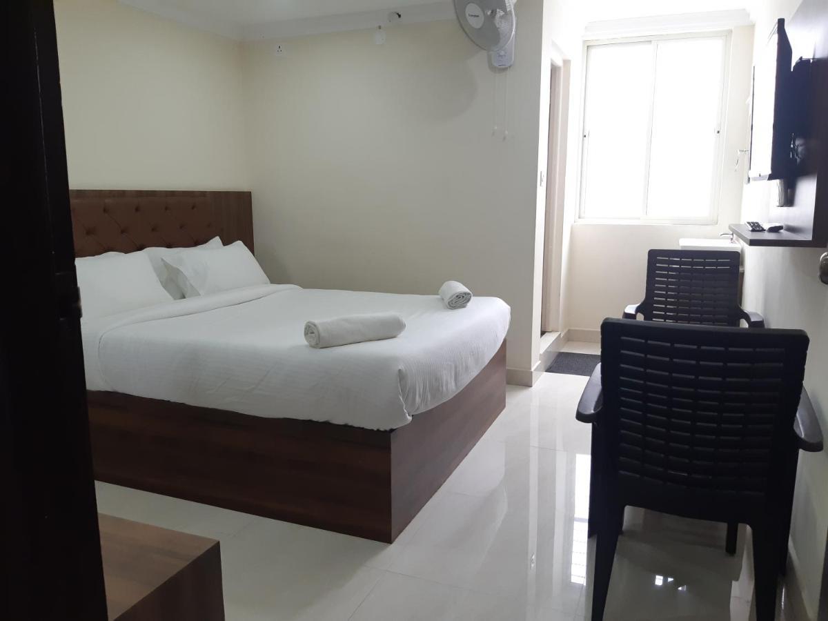 Cnr Residency 호텔 Madanapalle 외부 사진