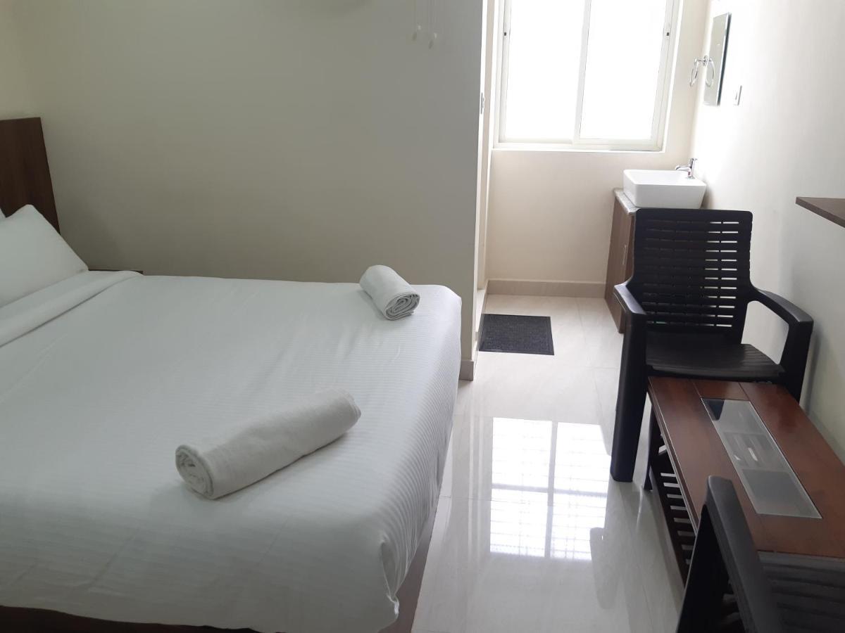 Cnr Residency 호텔 Madanapalle 외부 사진