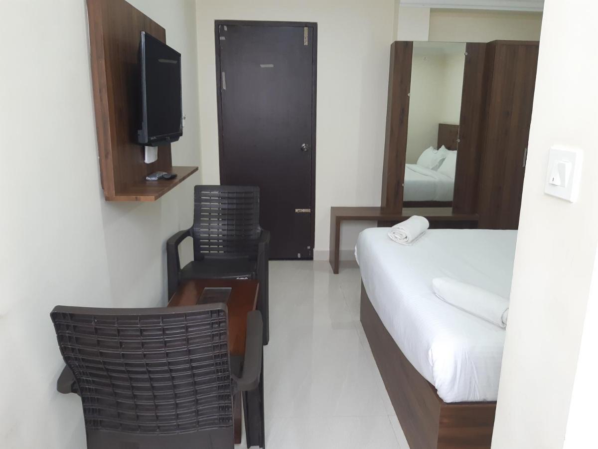Cnr Residency 호텔 Madanapalle 외부 사진