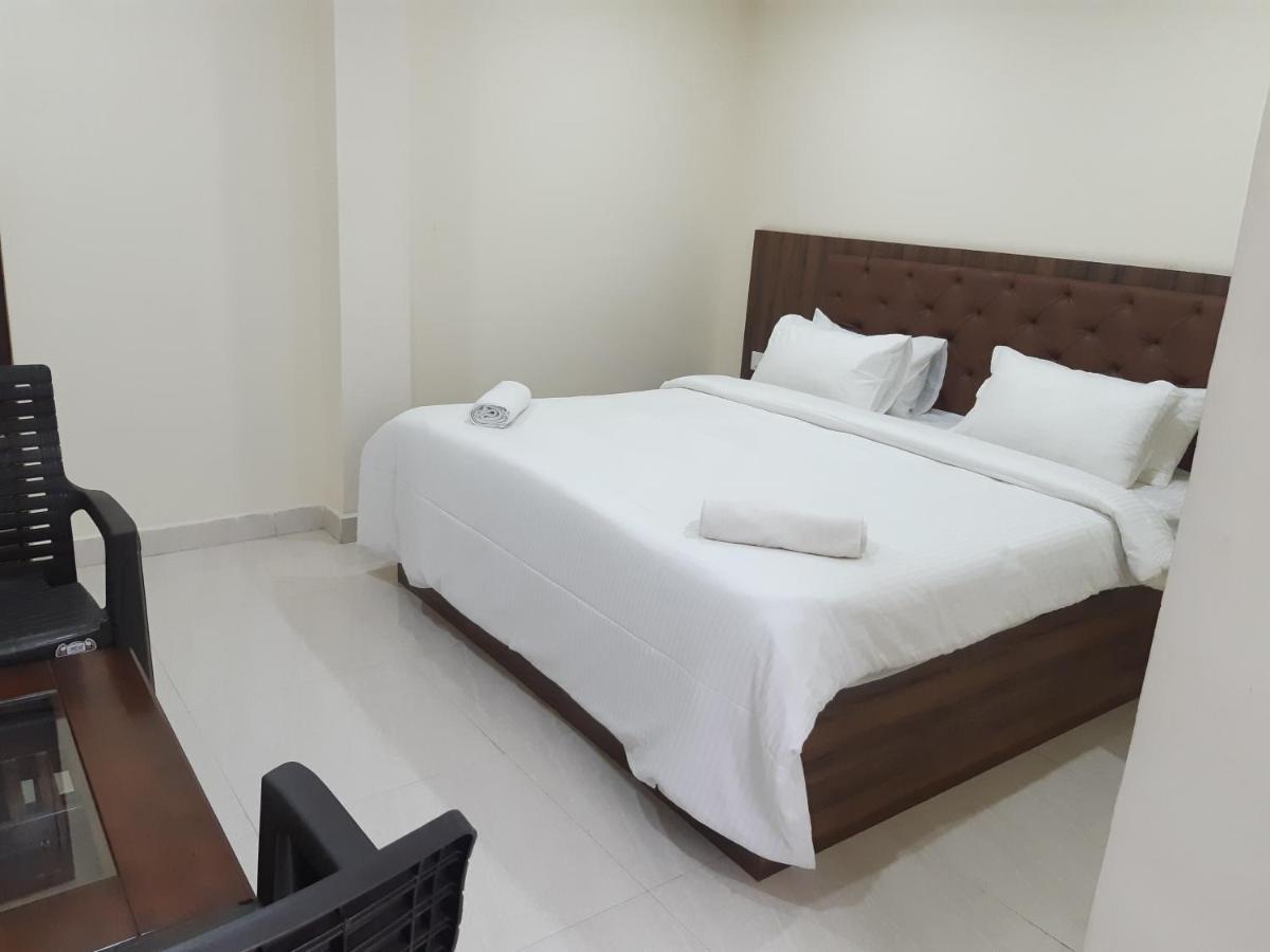 Cnr Residency 호텔 Madanapalle 외부 사진