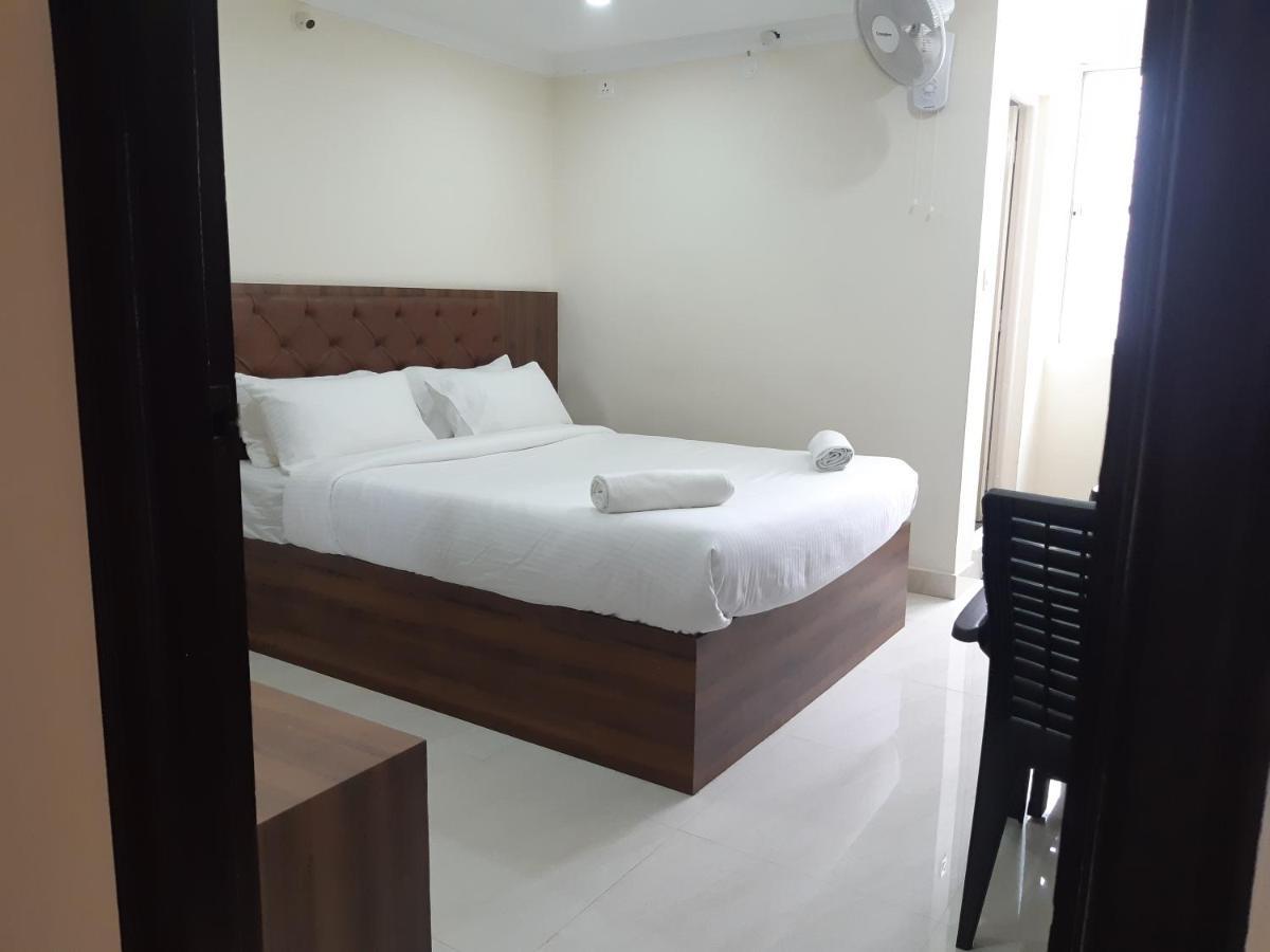 Cnr Residency 호텔 Madanapalle 외부 사진