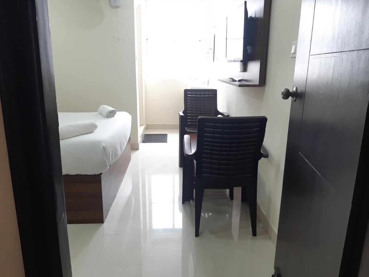 Cnr Residency 호텔 Madanapalle 외부 사진